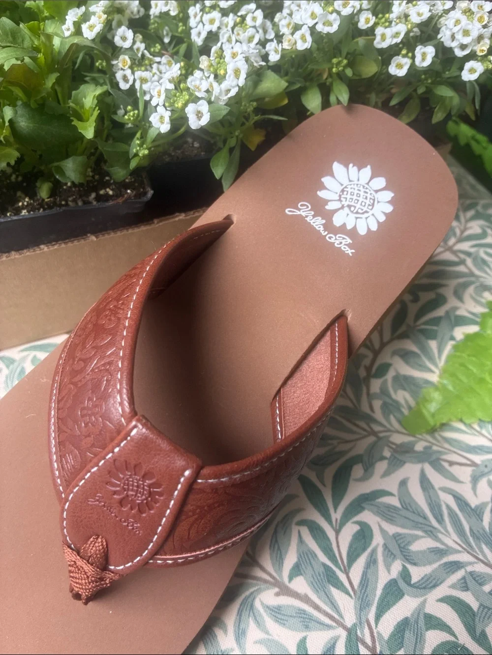 NEW! 🌻Y E L L O W B O X 🌻 SZ 9 WALDEN TAN FLIP FLOP SANDALS!🌼 - Picture 5 of 6
